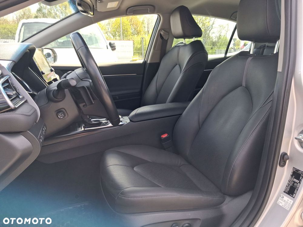 Toyota Camry 2.5 Hybrid Executive CVT - 12