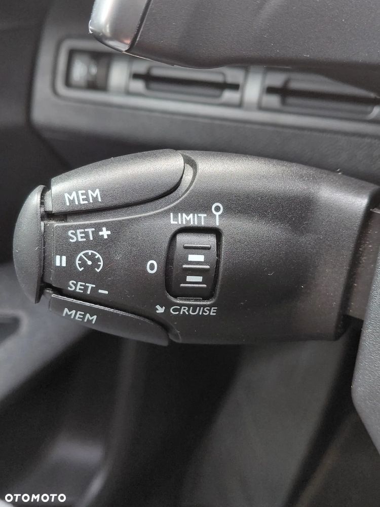 Peugeot 5008 PureTech 130 EAT6 Allure - 24