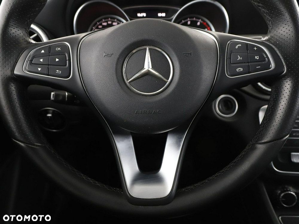 Mercedes-Benz CLA 180 7G-DCT Urban - 22