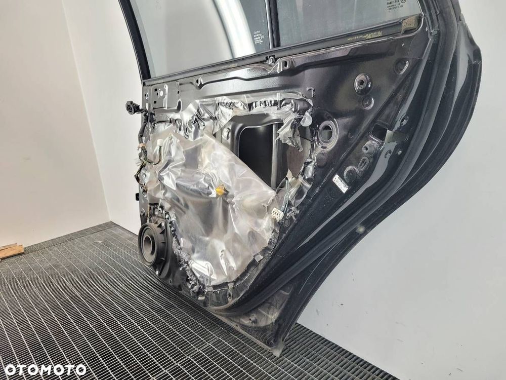DRZWI TYŁ TYLNE PRAWE KOMPLETNE TOYOTA AVENSIS T25 KOMBI 209 - 15
