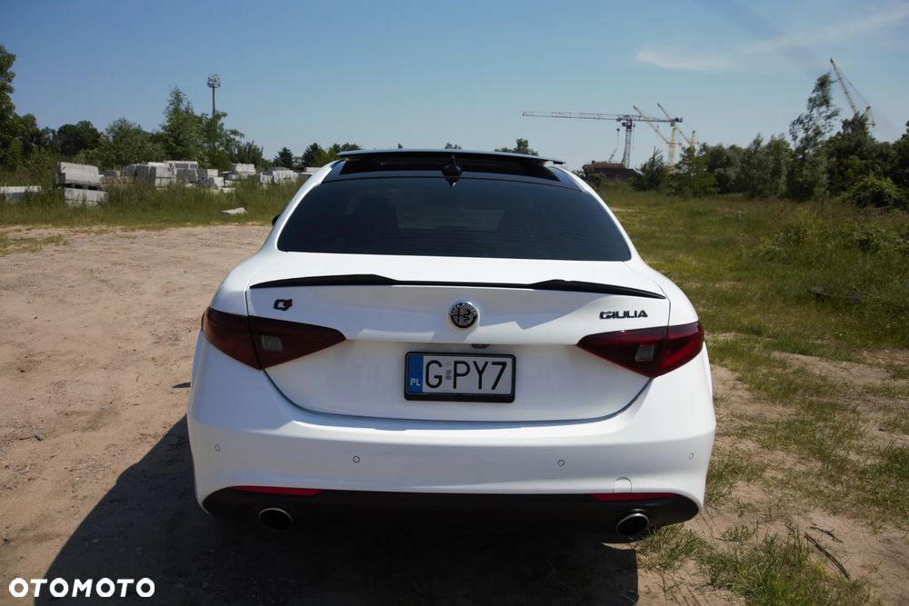 Alfa Romeo Giulia 2.0 Turbo 16V AT8-Q4 Ti - 16