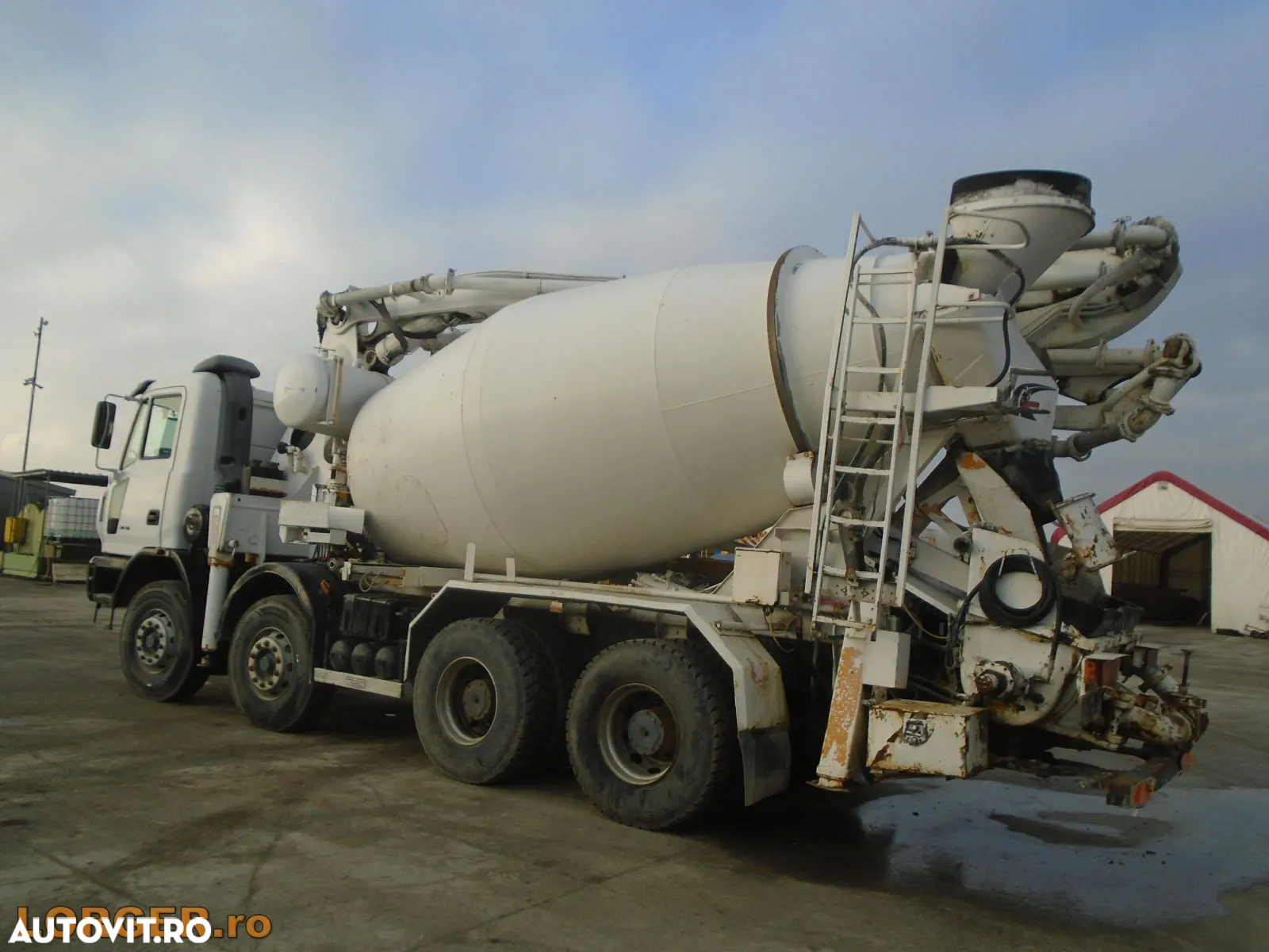 Iveco ASTRA HD8 84.45 cu pompa de beton - 2