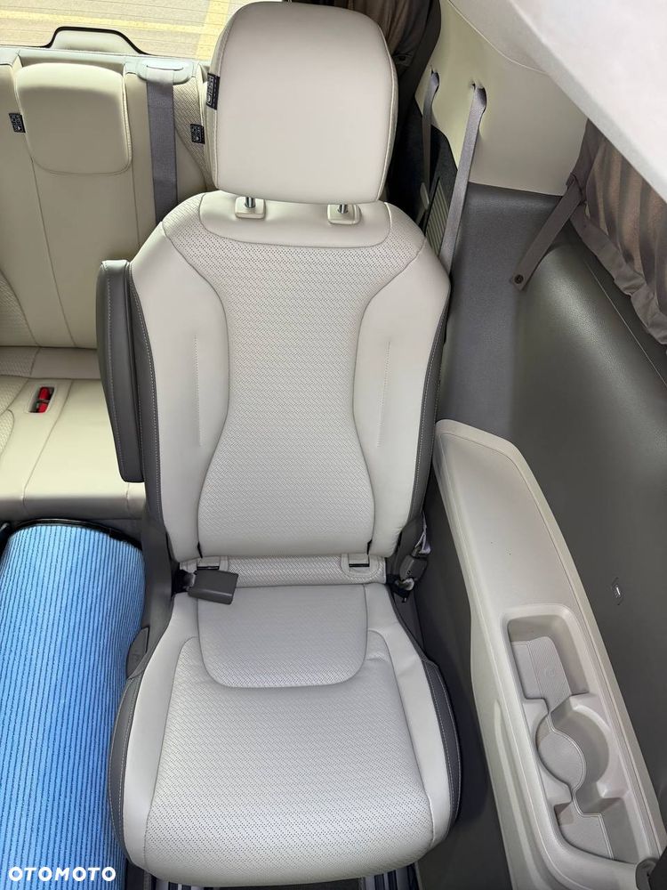 Kia Carnival - 26