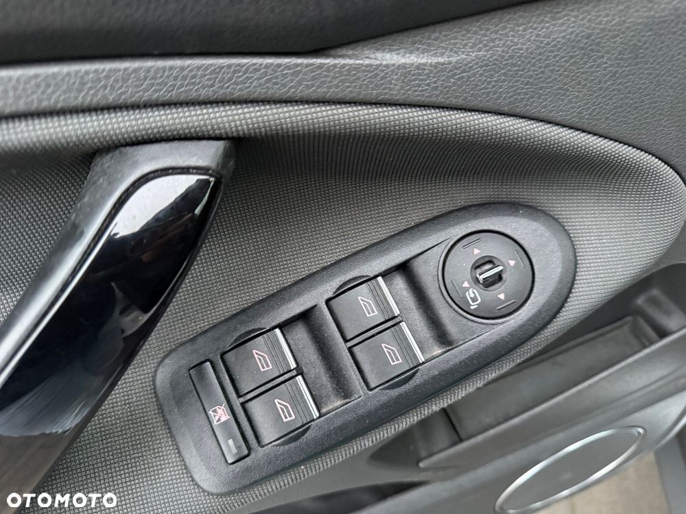 Ford Kuga 2.0 TDCi 2x4 Titanium - 28