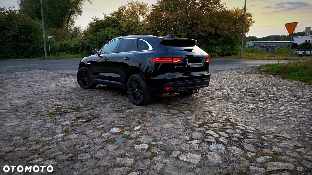 Jaguar F-Pace 20d Prestige - 18