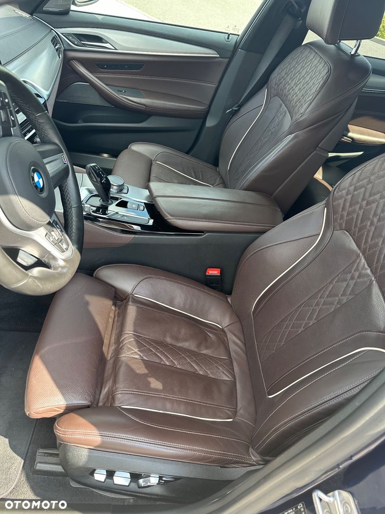 BMW Seria 5 M550i xDrive sport - 10