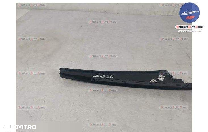 Ornament Exterior Stalp Usa Dreapta Fata original Jaguar  XE  X760 201 - 5