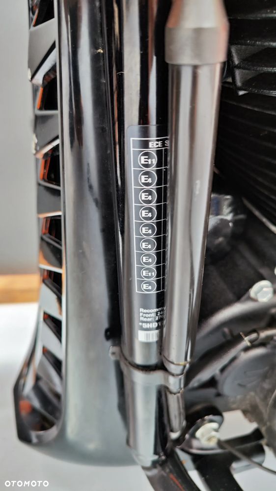 Harley-Davidson Softail Street Bob - 34