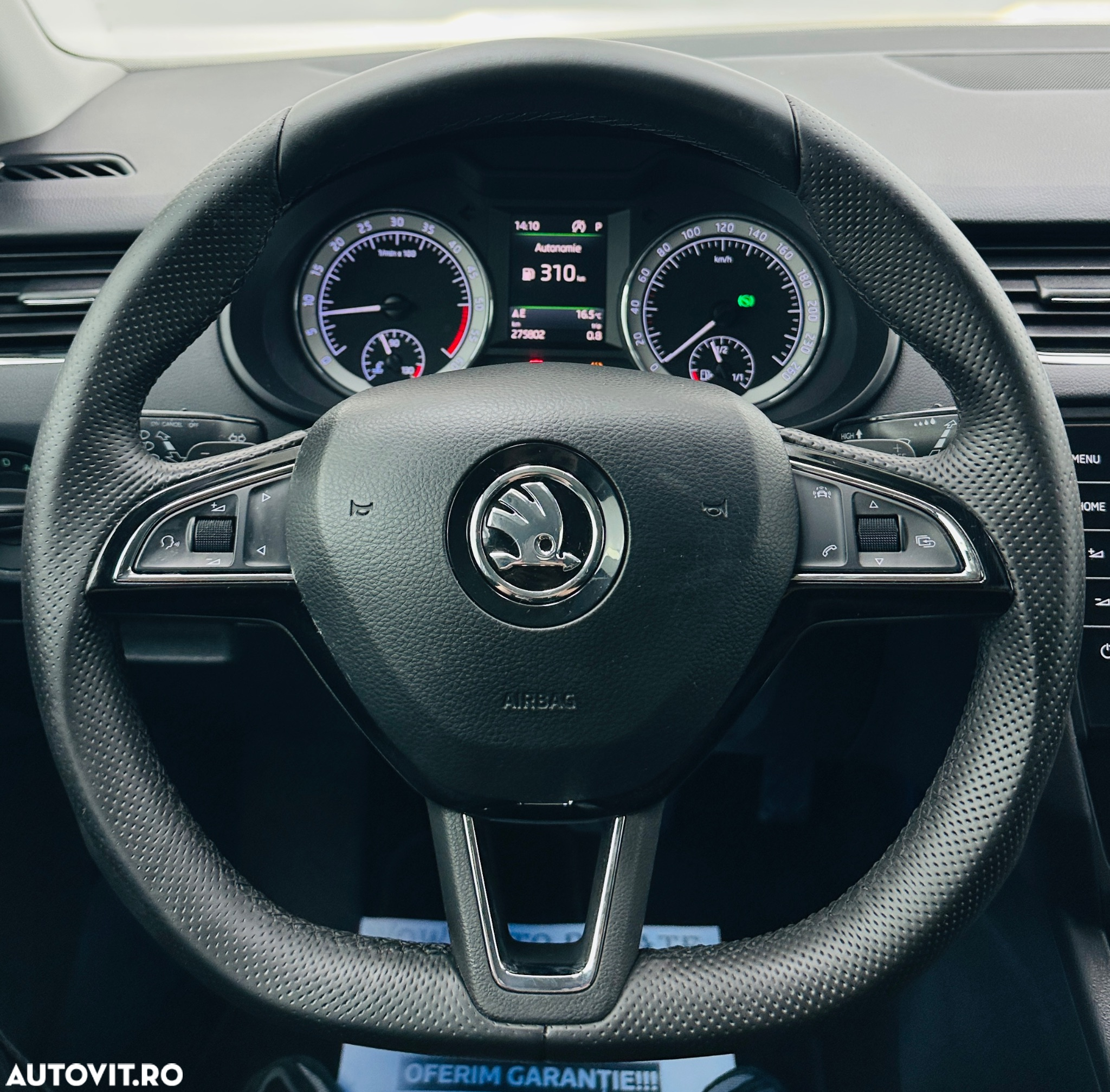 Skoda Octavia Combi 1.6 TDI DSG Premium Edition - 37