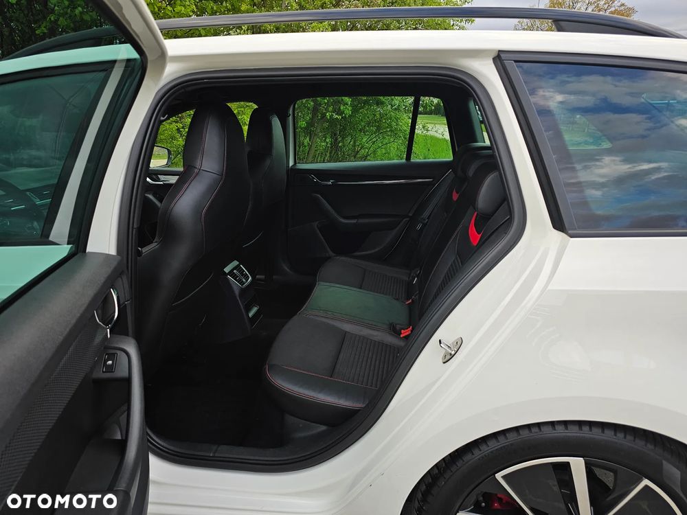 Skoda Octavia 2.0 TDI DSG RS - 9