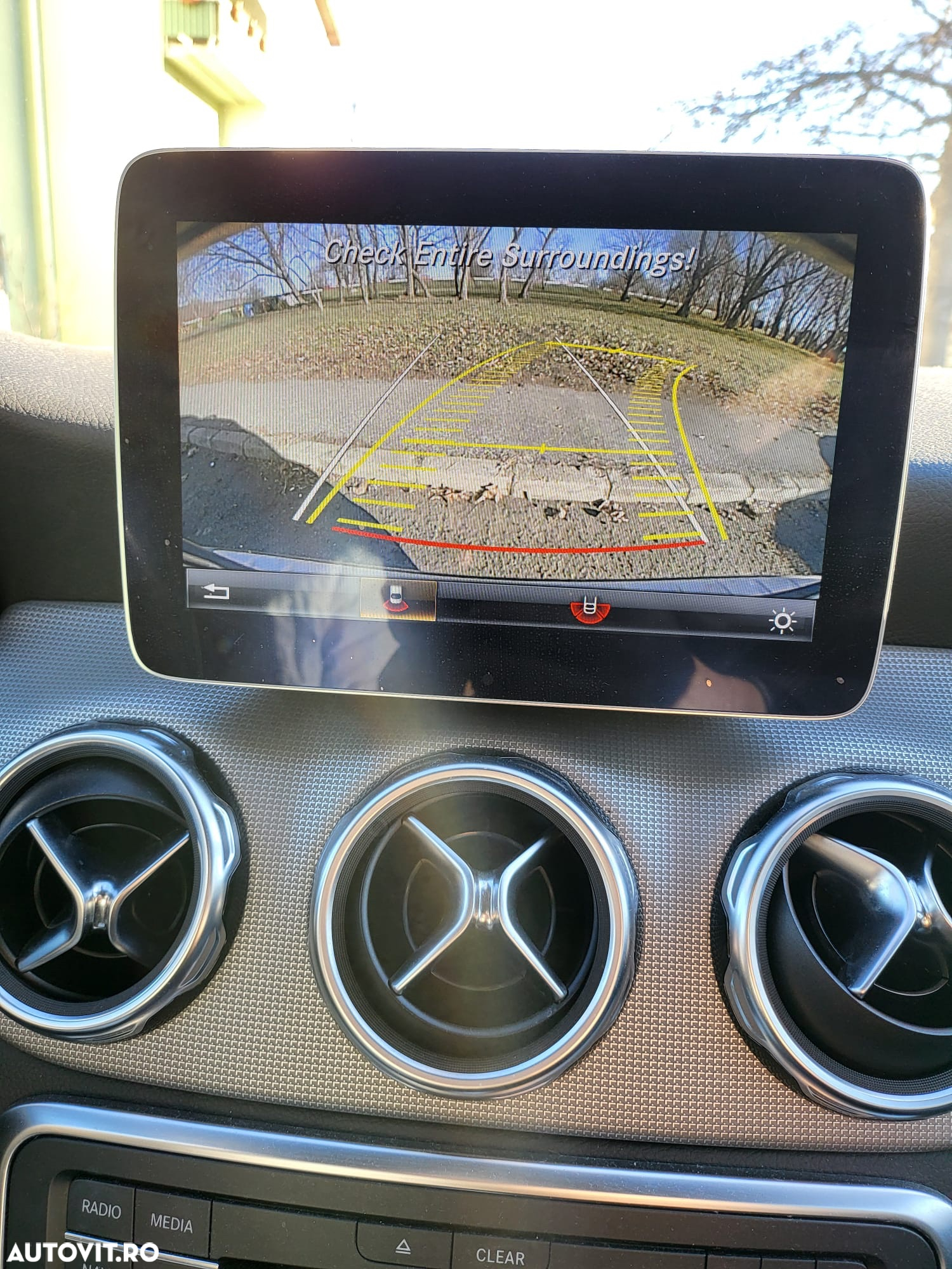 Mercedes-Benz GLA 250 4Matic 7G-DCT - 17