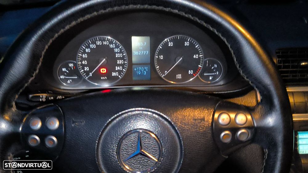 Mercedes-Benz C 220 CDI Avantgarde DPF Sport Edition - 11