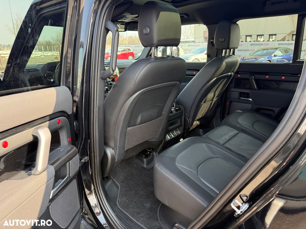Land Rover Defender 110 3.0D 250 MHEV Hard Top X-Dynamic SE - 17