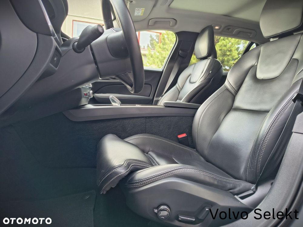 Volvo V60 Cross Country - 24