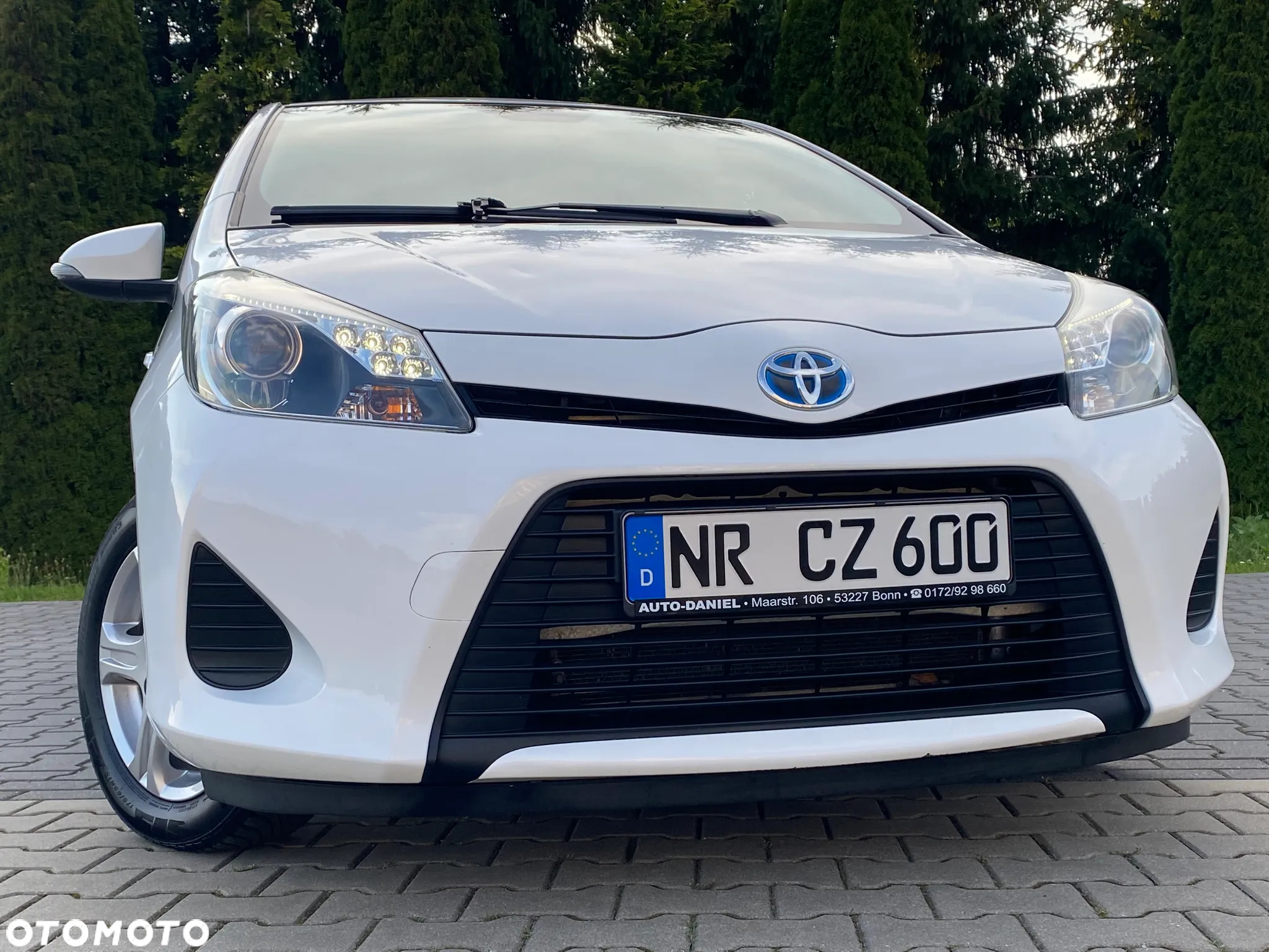 Toyota Yaris Hybrid 100 Premium - 17