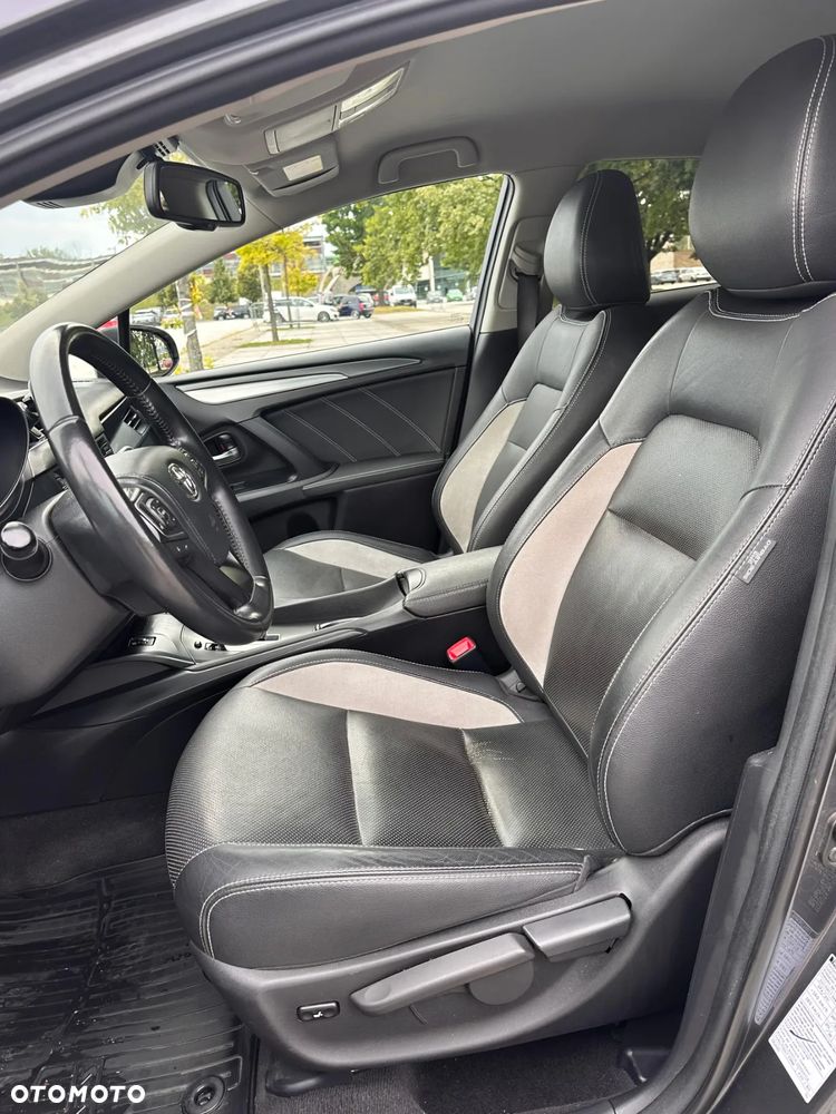 Toyota Avensis 2.0 Premium MS - 8