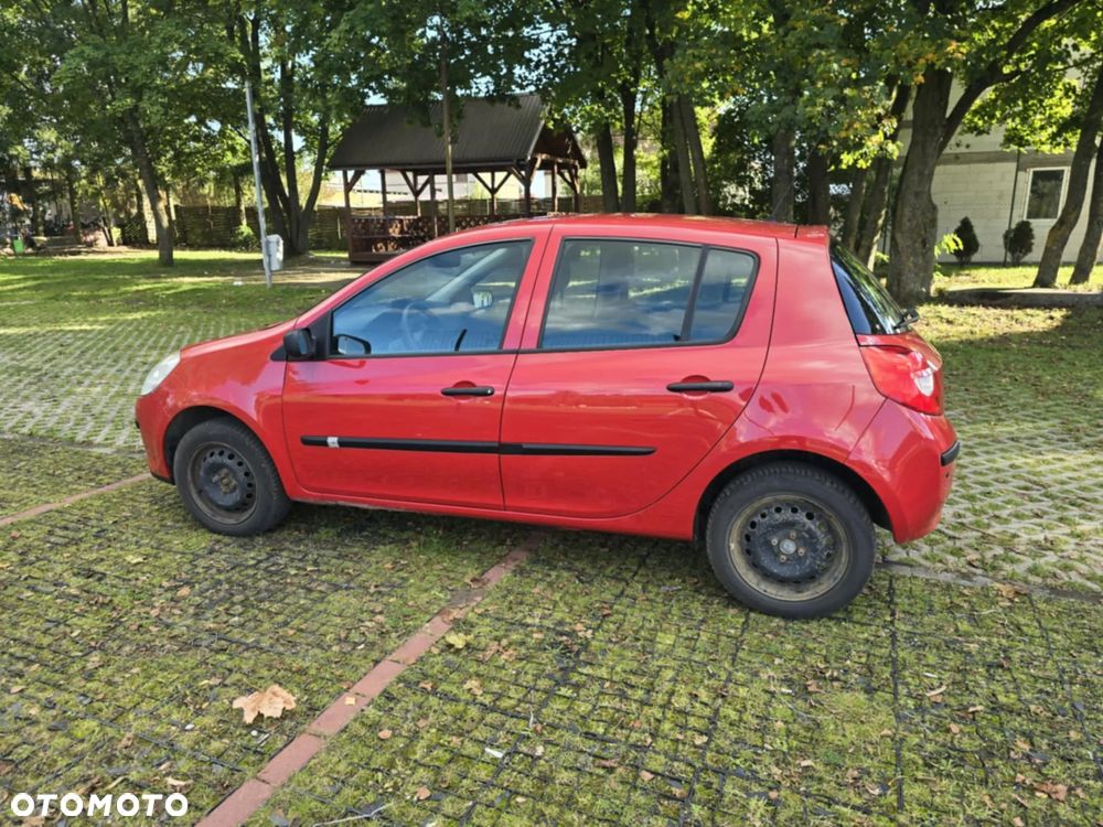 Renault Clio 1.2 16V Alize - 2