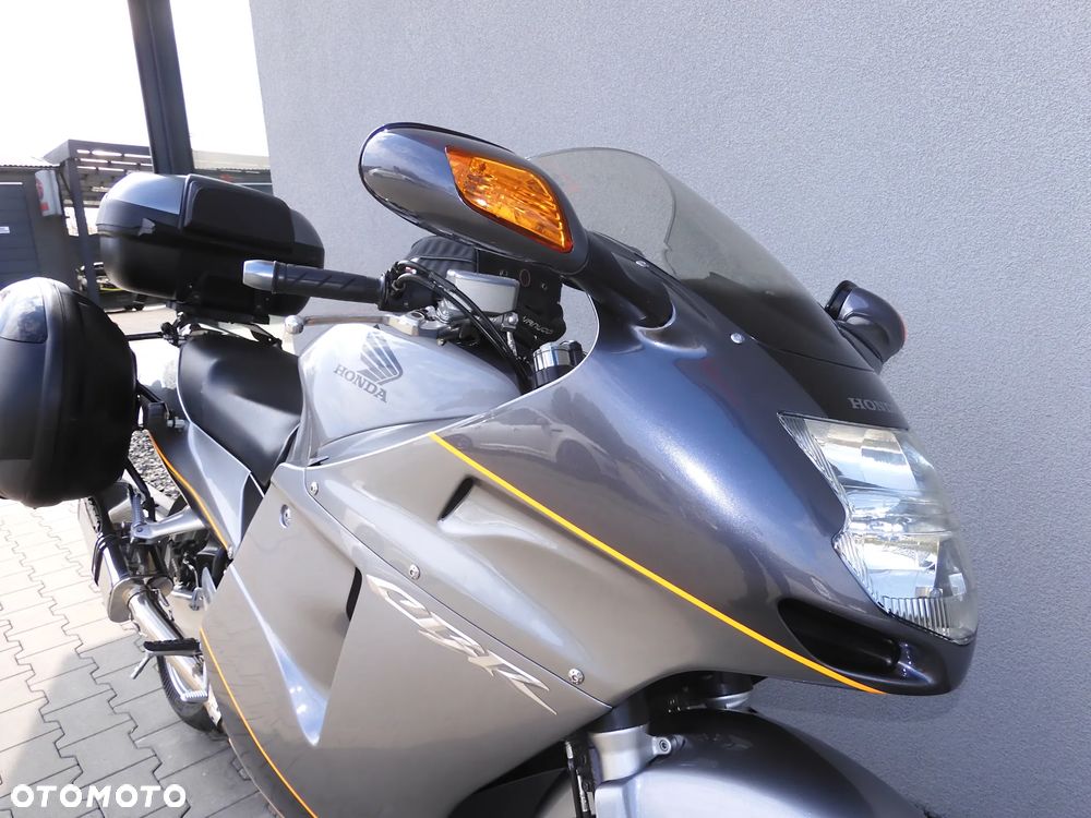 Honda CBR - 3