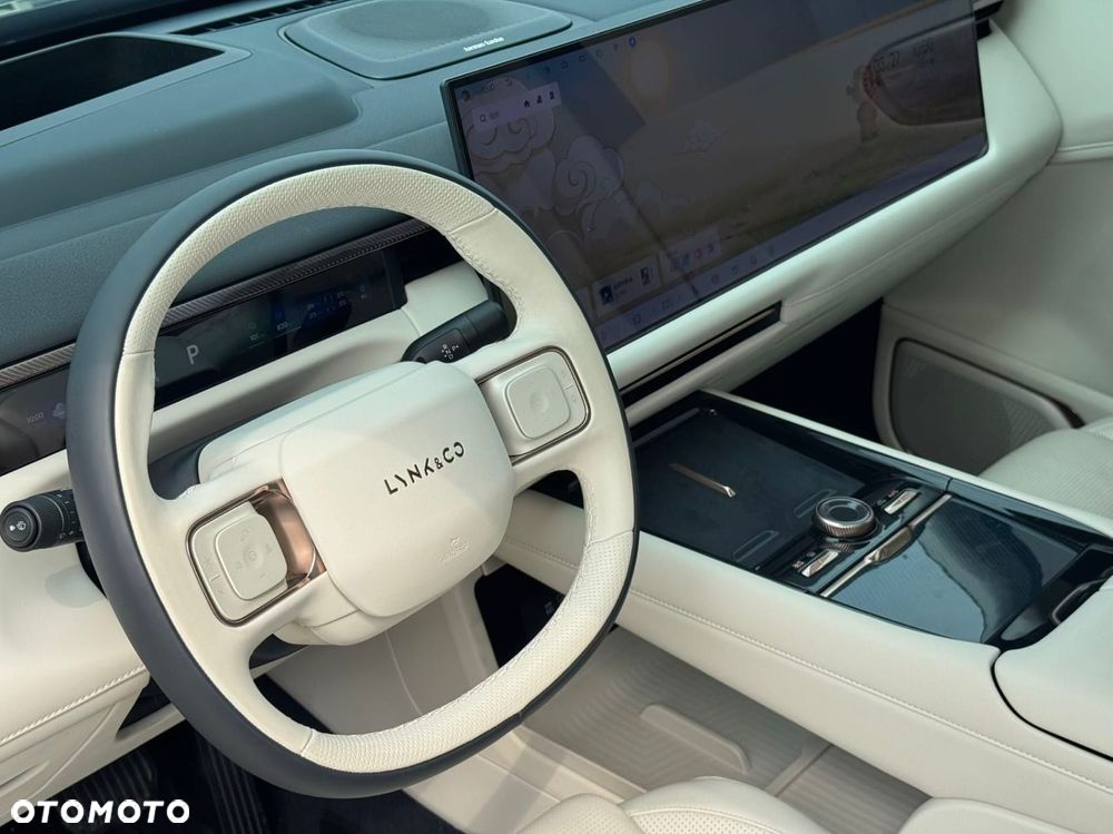 Lynk & Co 900 - 15