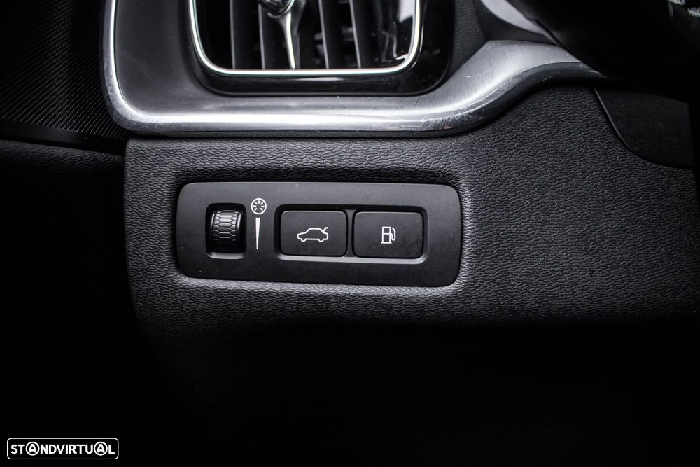 Volvo XC 60 T6 AWD Essential - 18