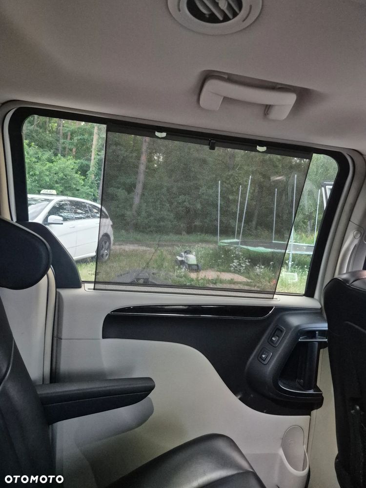Chrysler Town & Country 3.6 Limited - 23