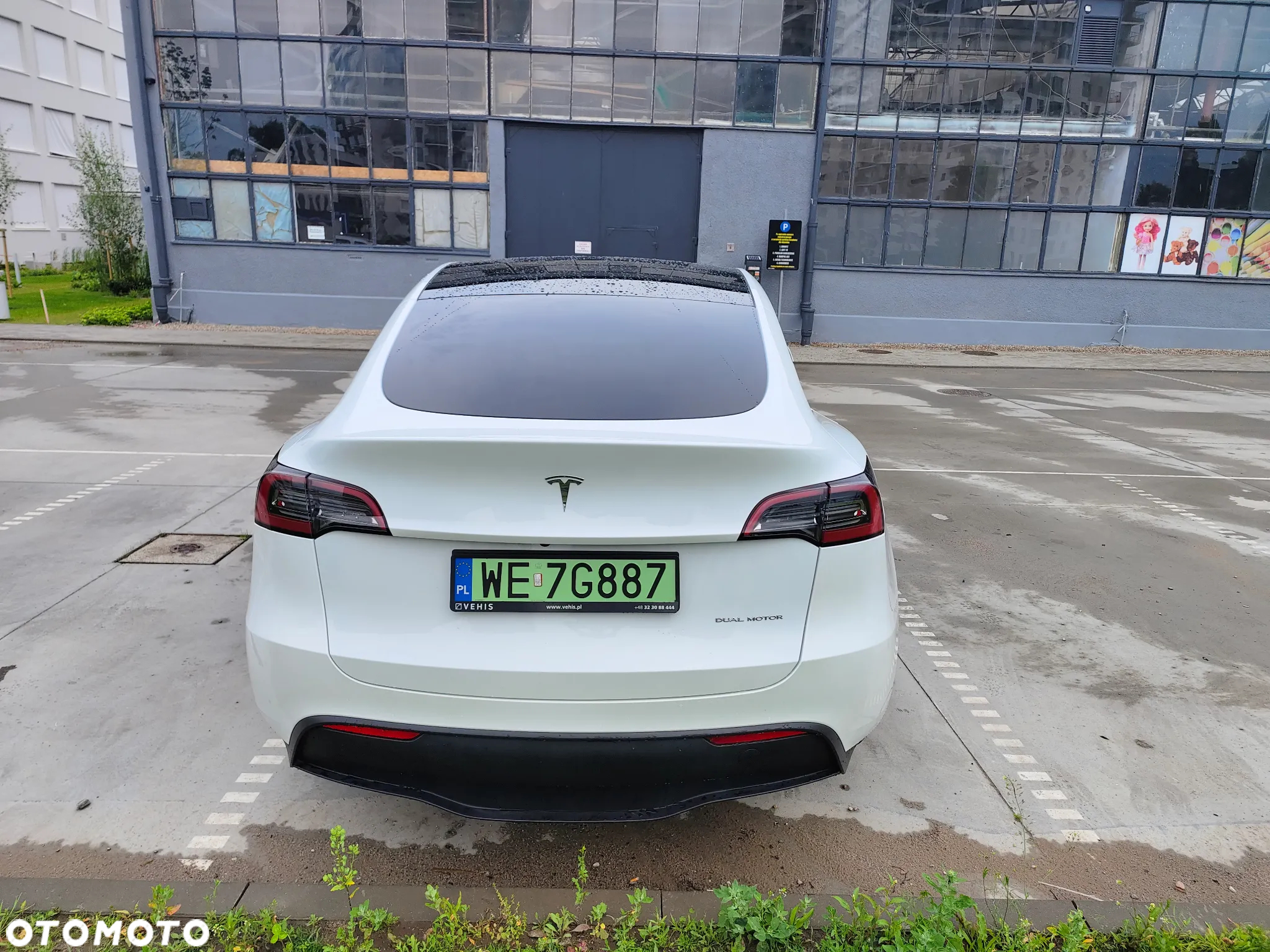 Tesla Y Long Range AWD - 8