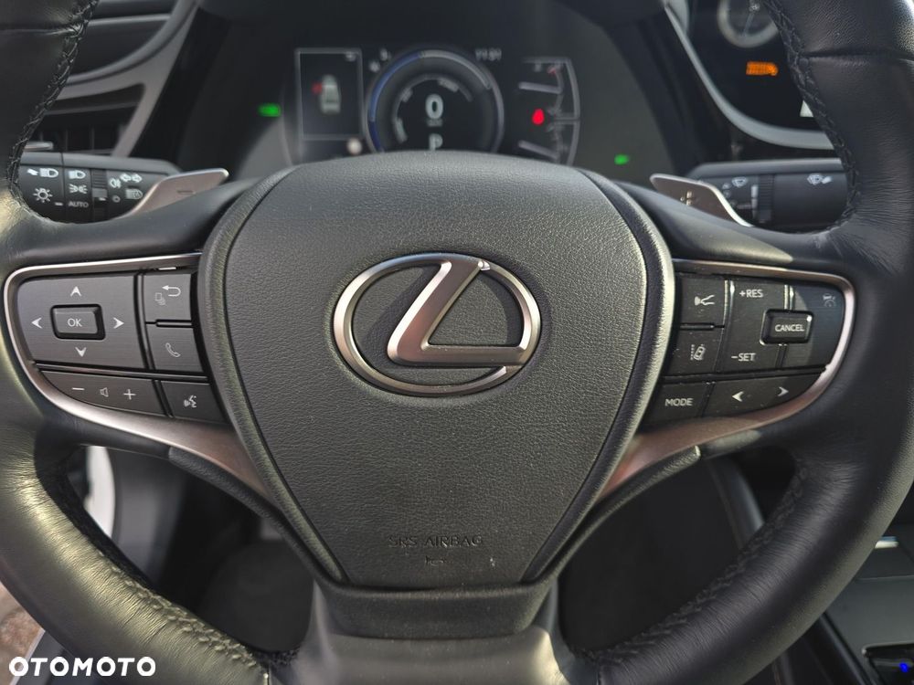 Lexus ES 300h Business Edition - 13