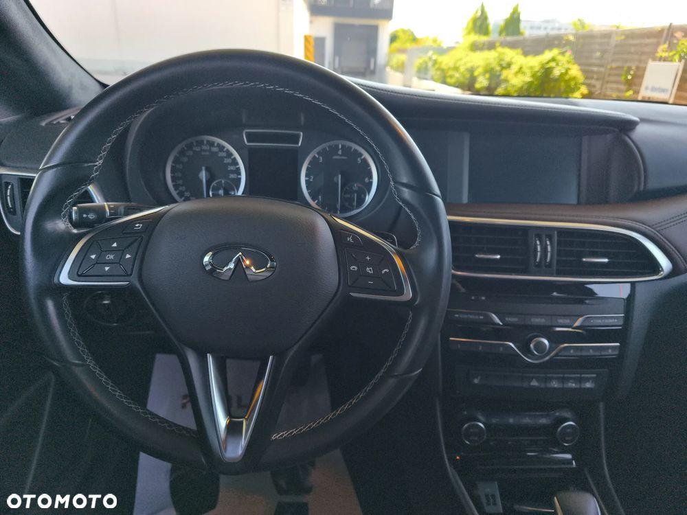 Infiniti QX30 2.2d Premium Tech AWD 7DCT - 11