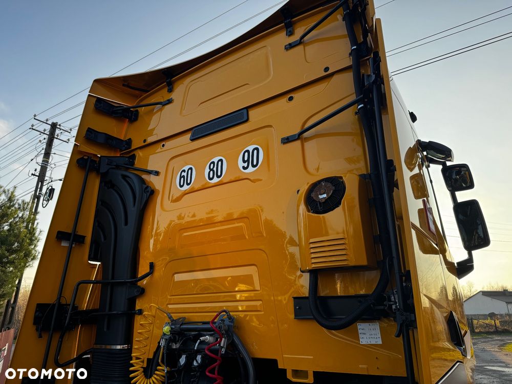 Renault 3xT480 high cab - 8