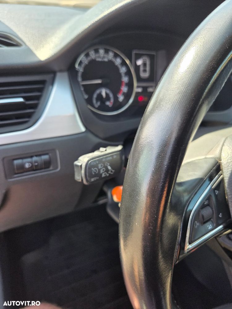 Skoda RAPID 1.6 TDI Style - 10