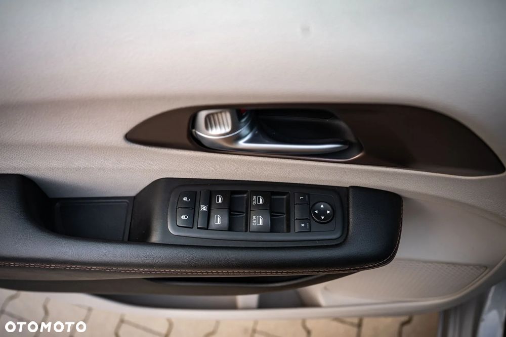 Chrysler Pacifica - 20