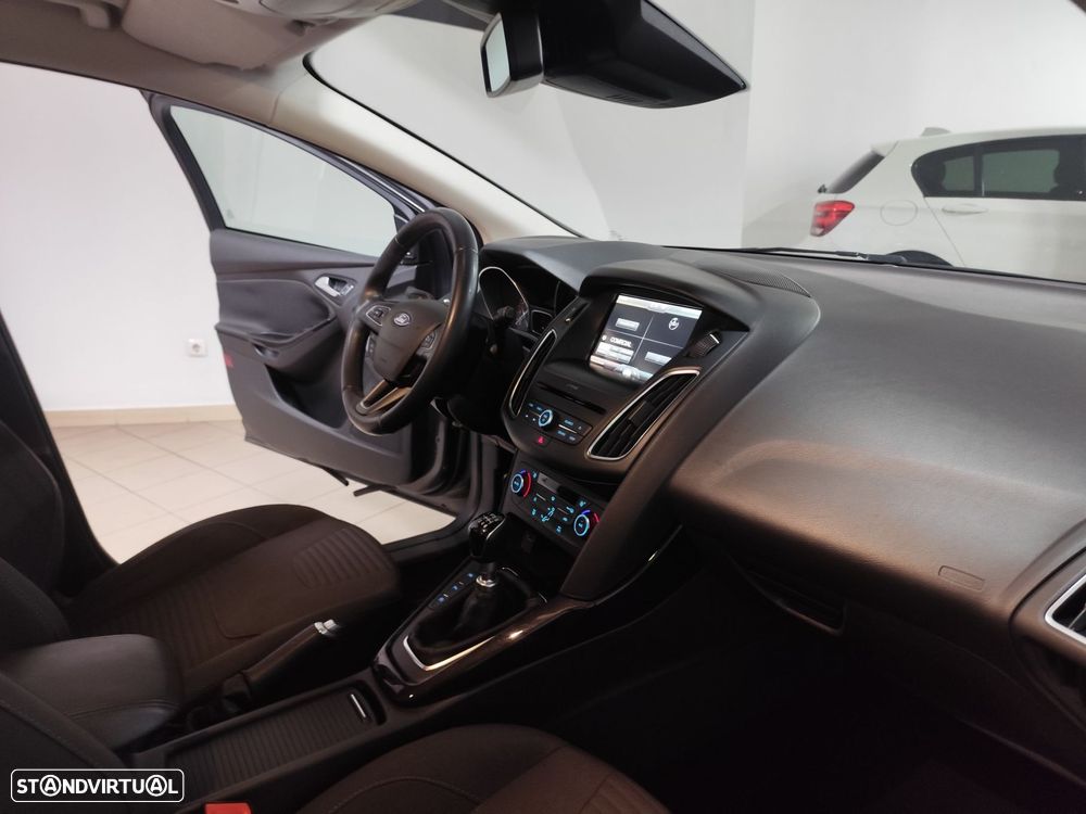 Ford Focus SW 1.0 EcoBoost Titanium - 18