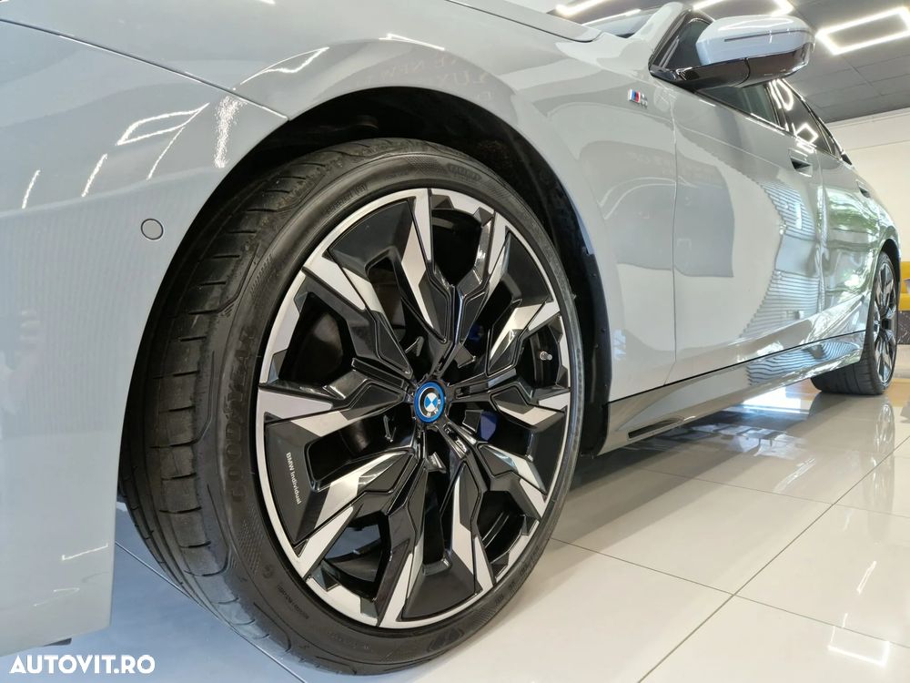BMW Seria 5 520d xDrive AT MHEV - 12