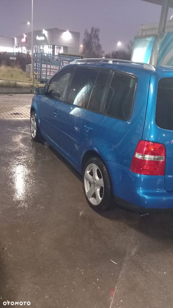 Volkswagen Touran 2.0 TDI Trendline DSG - 3