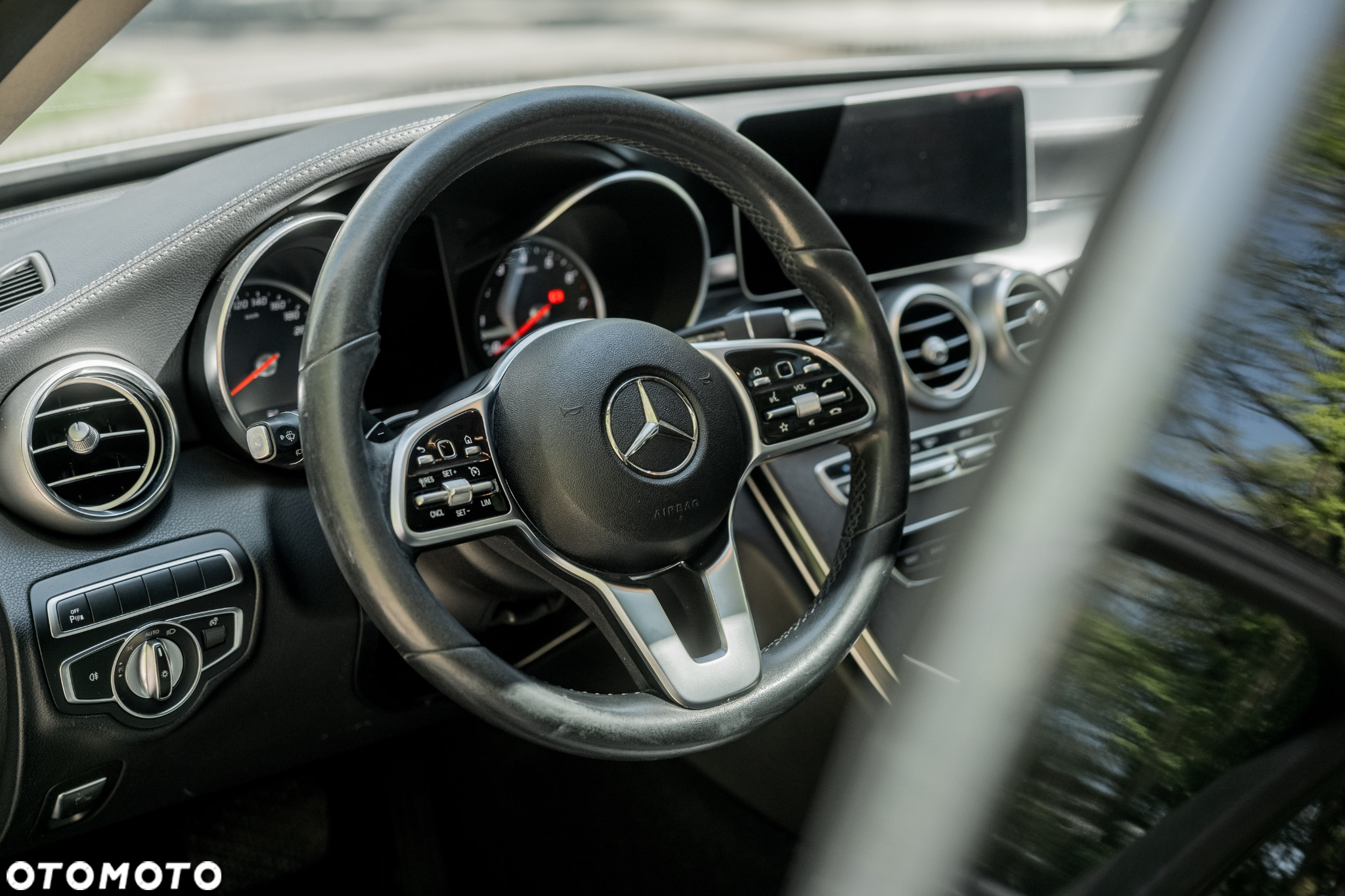 Mercedes-Benz Klasa C 300 4MATIC 9G-TRONIC - 21