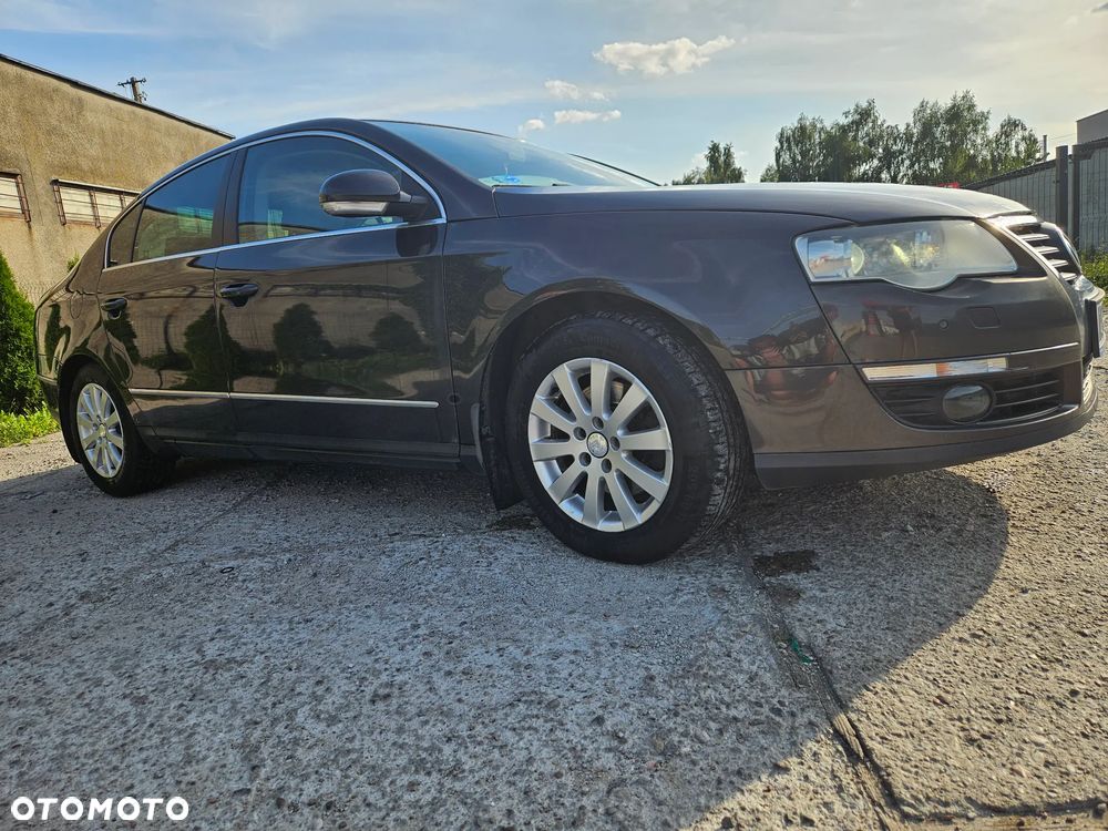 Volkswagen Passat - 4