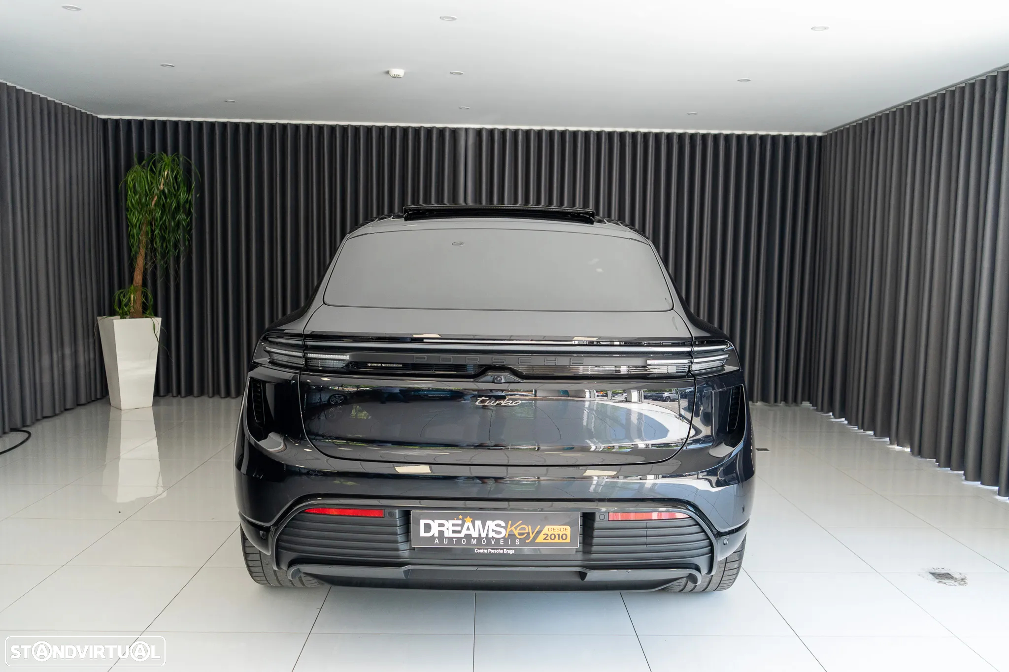 Porsche Macan Electric Turbo - 44
