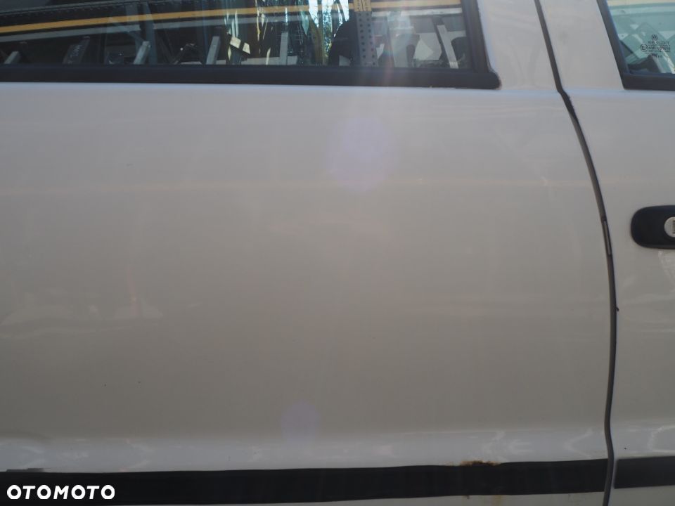 Drzwi Prawe Tylne Tył VW Polo Kolor: LB9A - 9