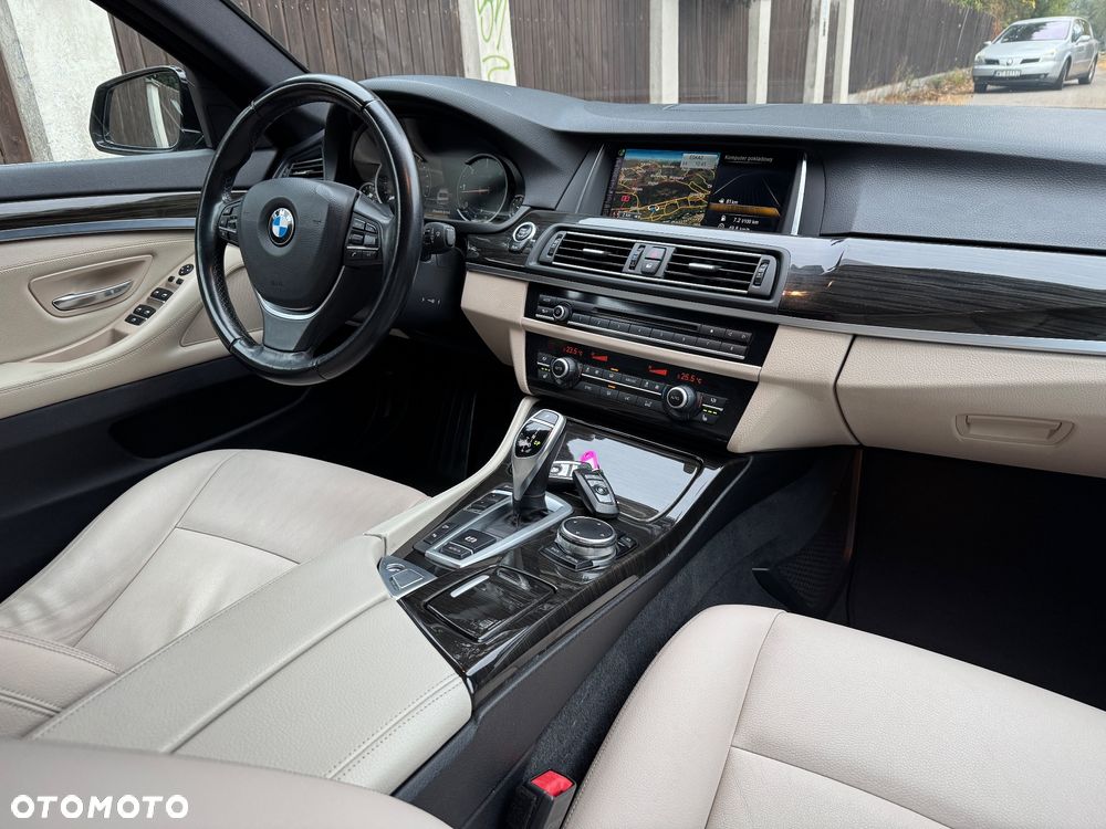 BMW Seria 5 525d xDrive Luxury Line - 28