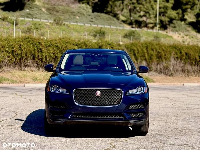 Jaguar F-Pace 2.0 i4P AWD R-Sport - 2