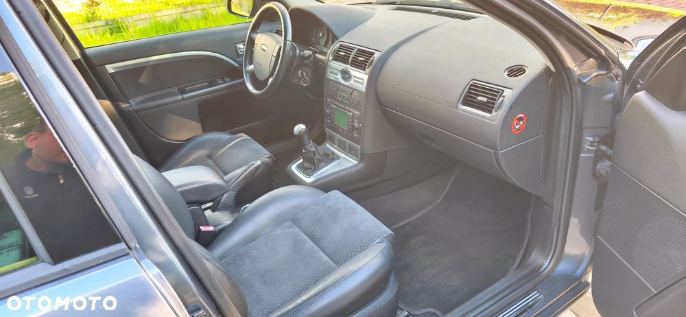Ford Mondeo 1.8 Titanium X - 19