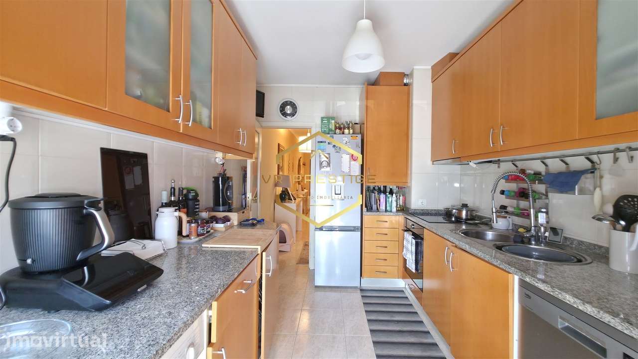 Apartamento T2 com Garagem, Arrumos e Excelente Localização – Póvoa de - Grande imagem: 3/22