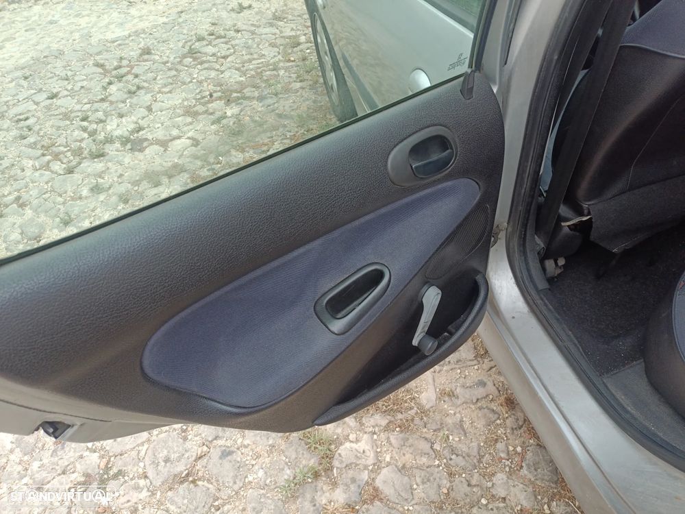 Peugeot 206 1.1 XT - 18