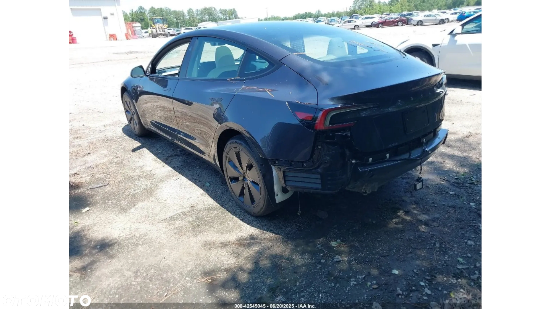 Tesla Model 3 - 4
