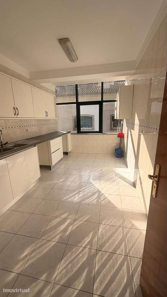 Apartamento T2 com garagem - Grande imagem: 5/8