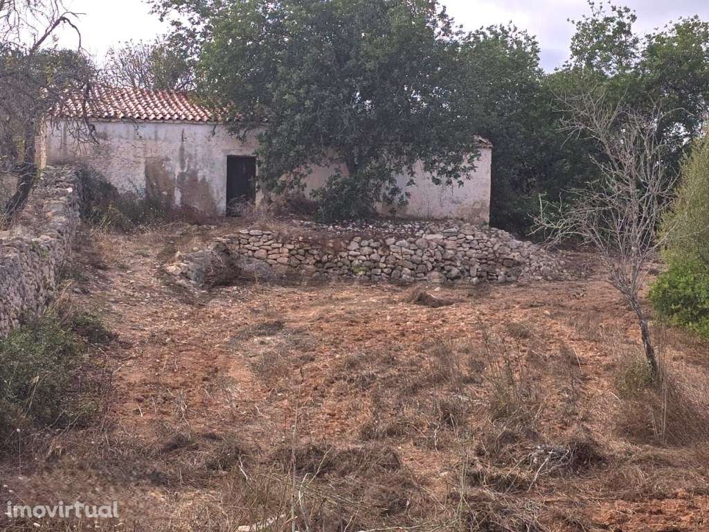 Quintinha com ruína em Paderne, Albufeira - Grande imagem: 3/9