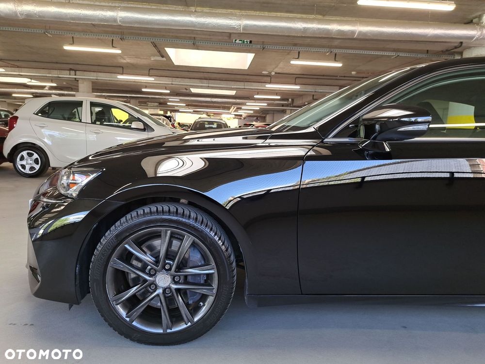 Lexus IS 200t Elegance - 32