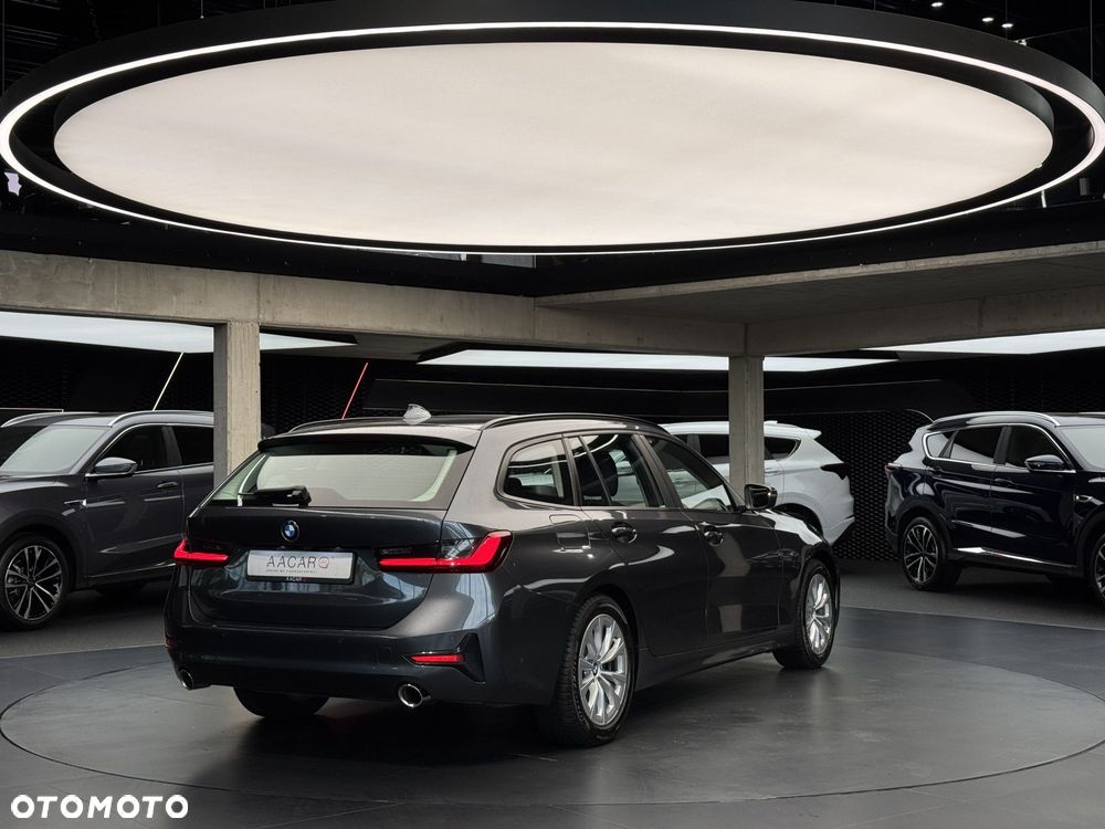 BMW Seria 3 318i - 6