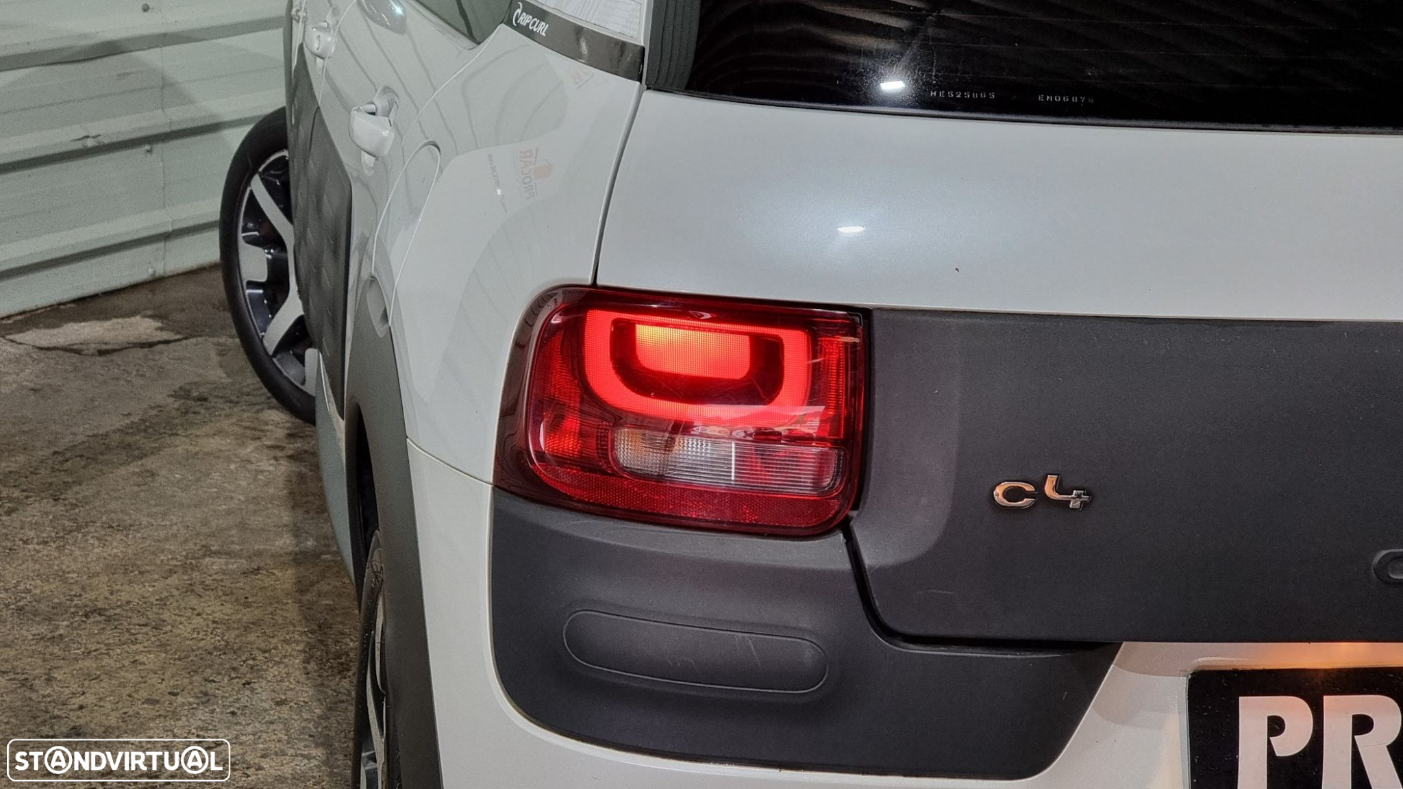 Citroën C4 Cactus 1.2 PureTech Shine EAT6 - 26
