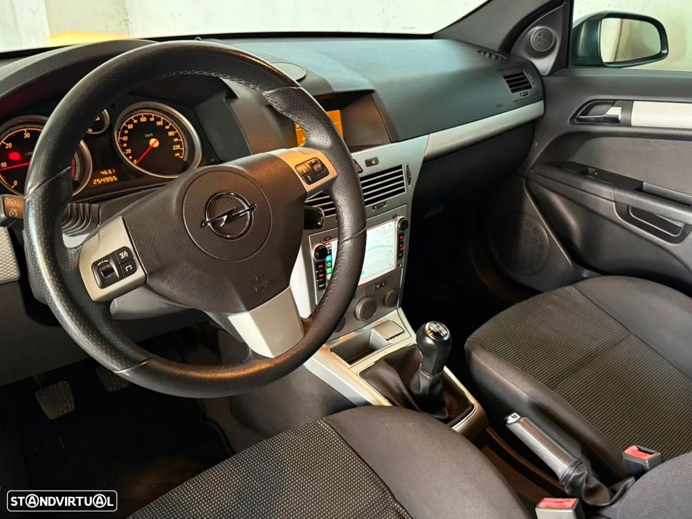Opel Astra GTC 1.9 CDTI - 4